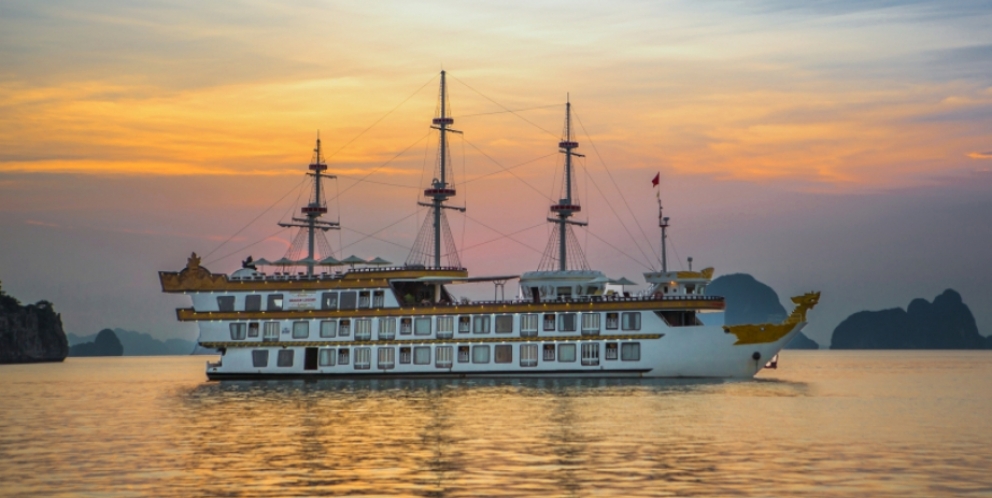 Lan Ha bay boat